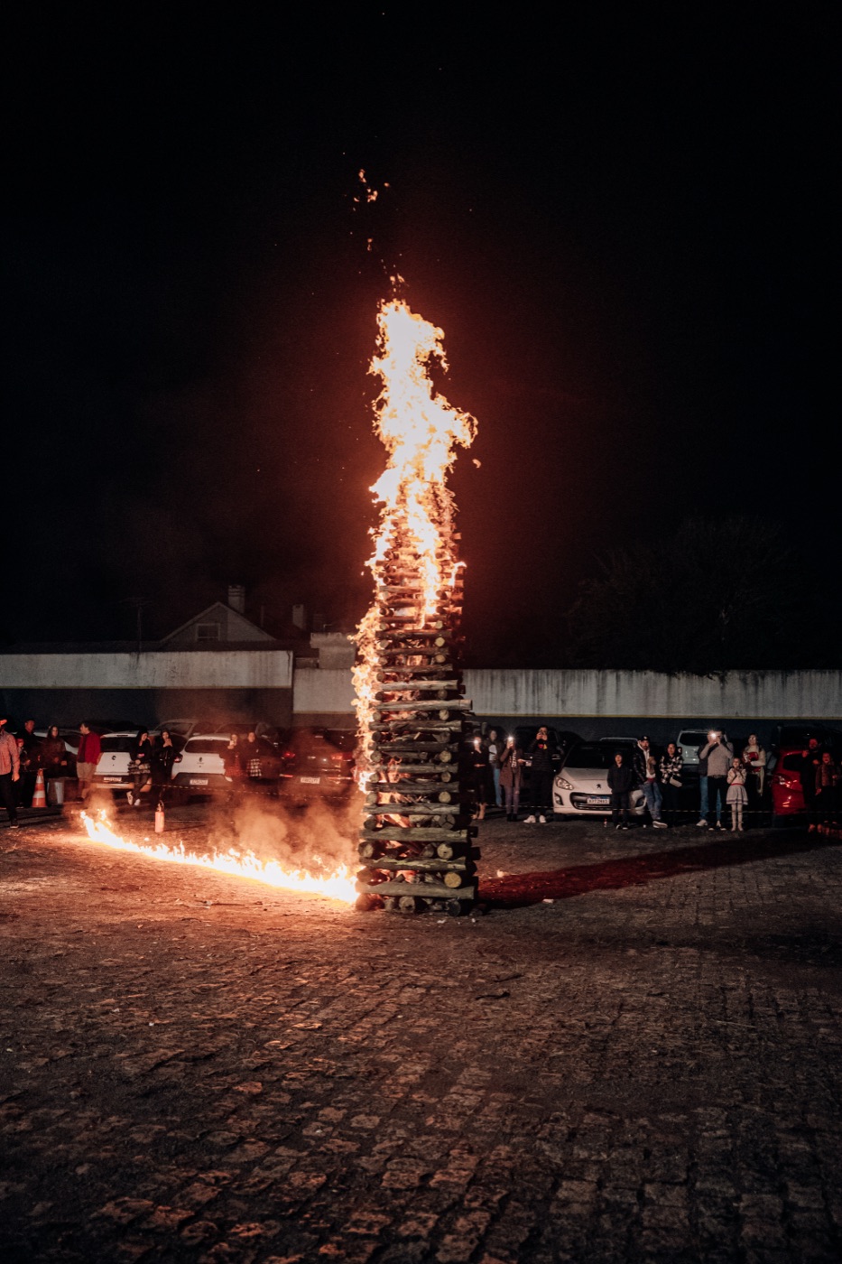 Fogueira gigante da Festa Jesuína